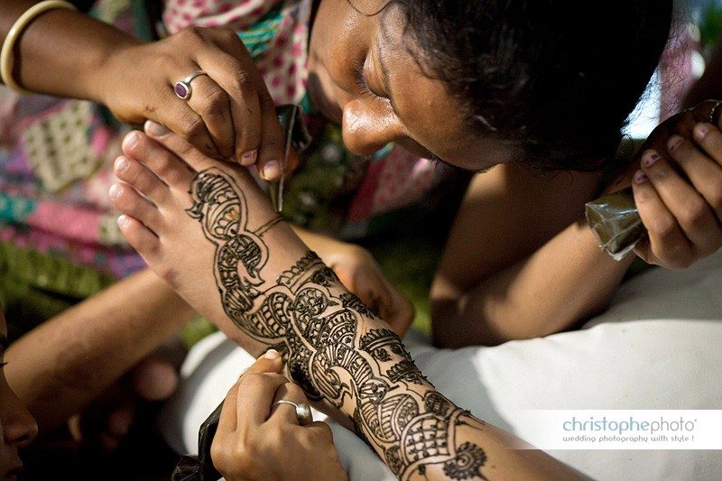 Close-up of the feet tatoo during the hennae party.