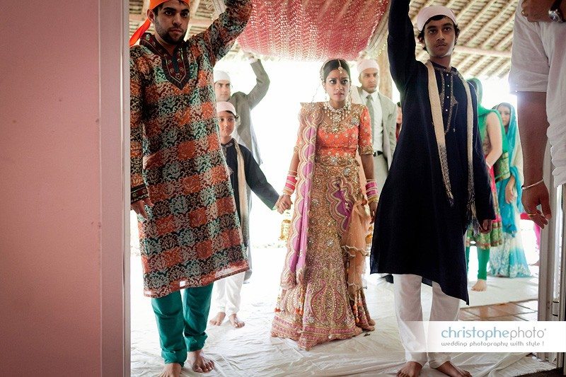 Bride ready to step inside for the sikh wedding ceremony.