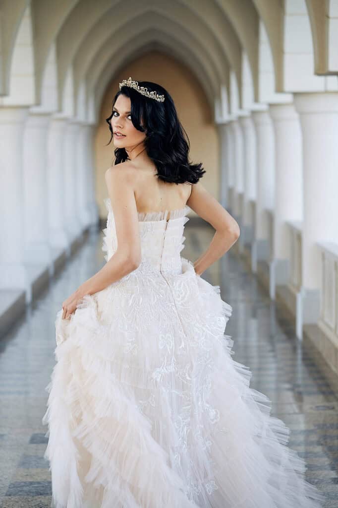 Bride walking down at the Shangri-La Abu Dhabi